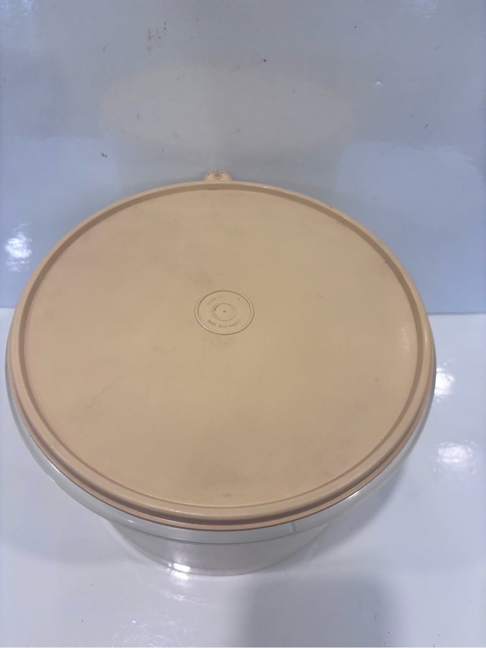 Vintage Tupperware Large Round Storage Canister Container Beige Lid 9”